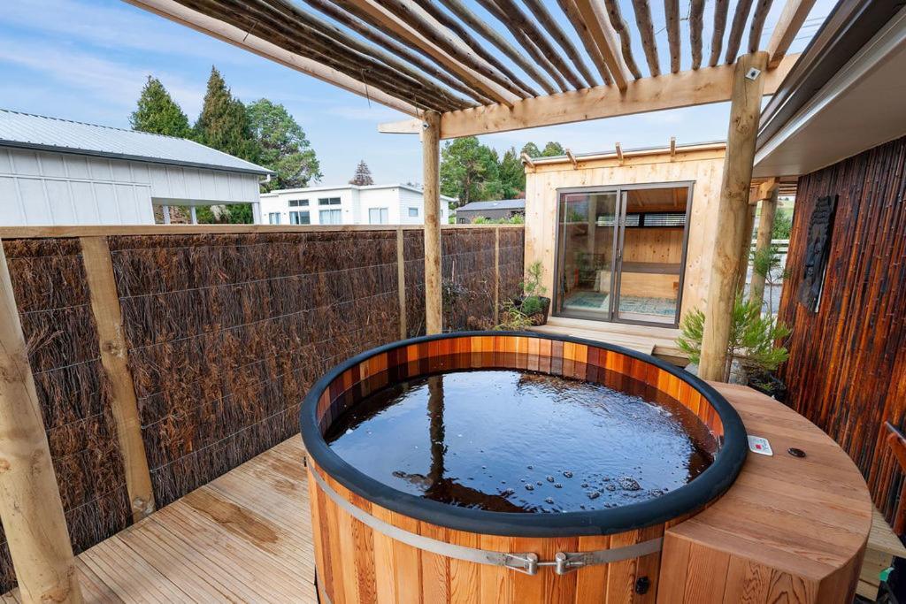The Purple House - Ohakune Home With Spa Pool Exterior photo
